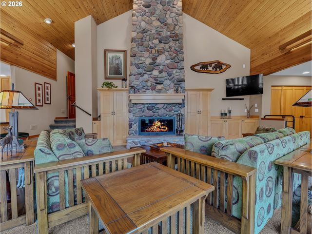 25583 E CHESTER MOUNTAIN Dr, Welches, OR 97067