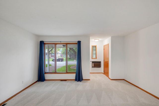 728 6th Avenue S, Hopkins, MN 55343