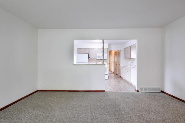 728 6th Avenue S, Hopkins, MN 55343