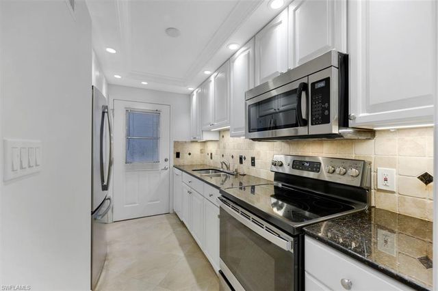 72 7th ST S 106, Naples, FL 34102