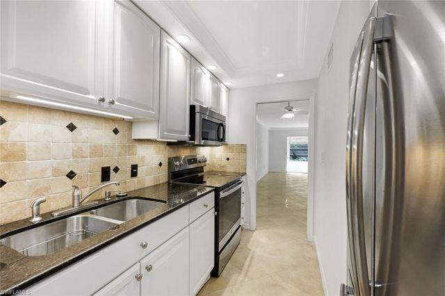 72 7th ST S 106, Naples, FL 34102