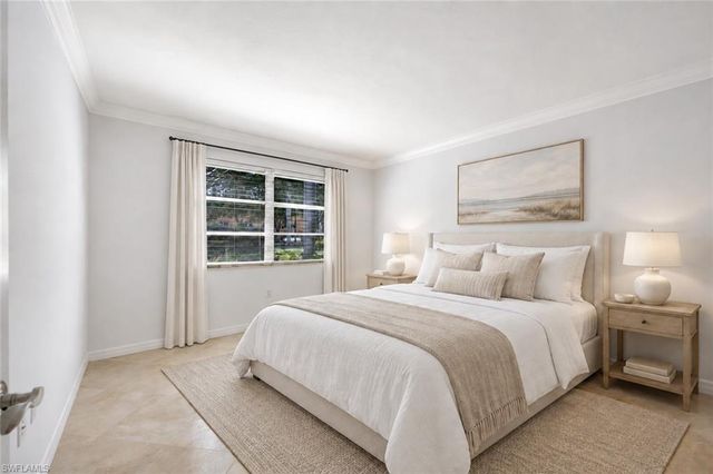 72 7th ST S 106, Naples, FL 34102