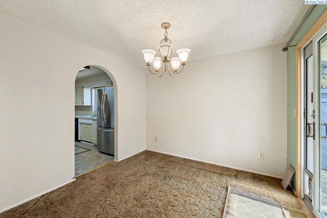 105 W 36th Pl, Kennewick, WA 99337