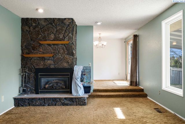 105 W 36th Pl, Kennewick, WA 99337