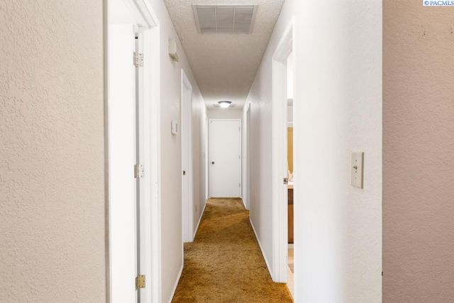 105 W 36th Pl, Kennewick, WA 99337