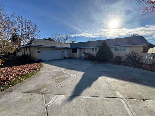 105 W 36th Pl, Kennewick, WA 99337