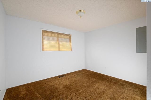 105 W 36th Pl, Kennewick, WA 99337