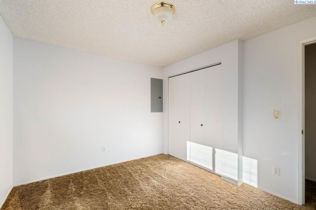 105 W 36th Pl, Kennewick, WA 99337