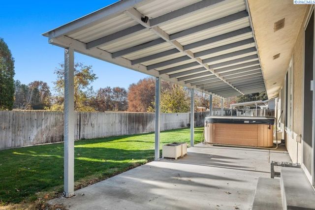 105 W 36th Pl, Kennewick, WA 99337