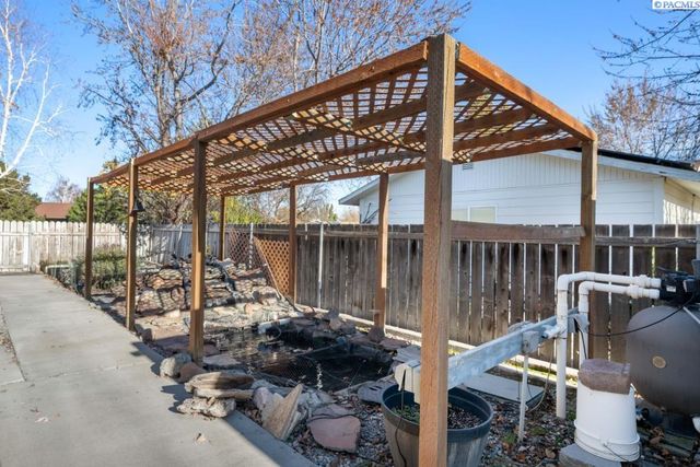 105 W 36th Pl, Kennewick, WA 99337