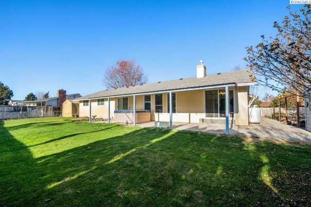 105 W 36th Pl, Kennewick, WA 99337