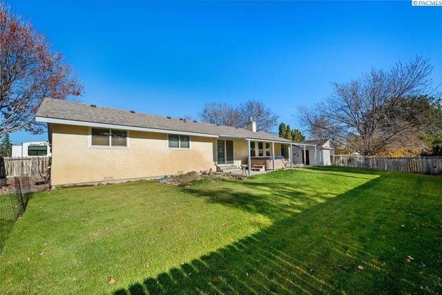 105 W 36th Pl, Kennewick, WA 99337