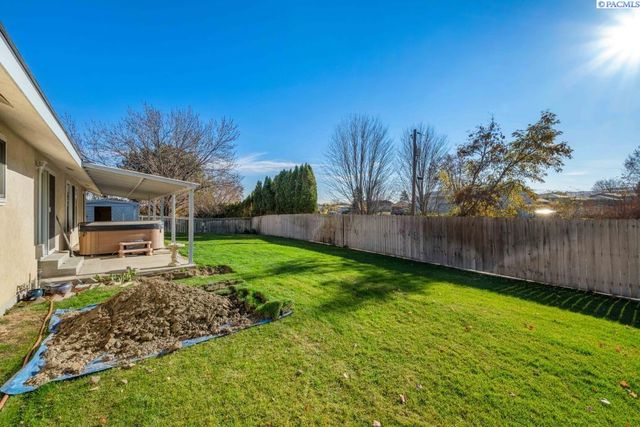 105 W 36th Pl, Kennewick, WA 99337