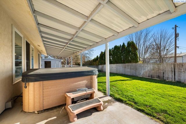 105 W 36th Pl, Kennewick, WA 99337