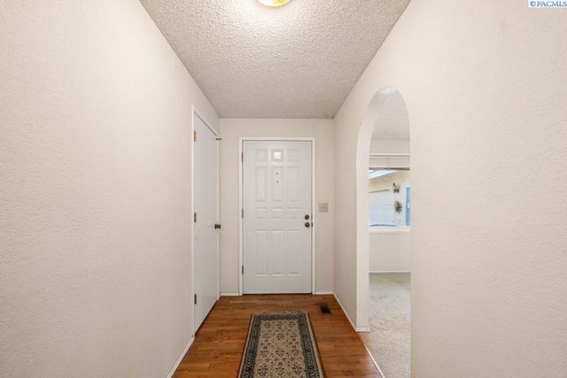 105 W 36th Pl, Kennewick, WA 99337