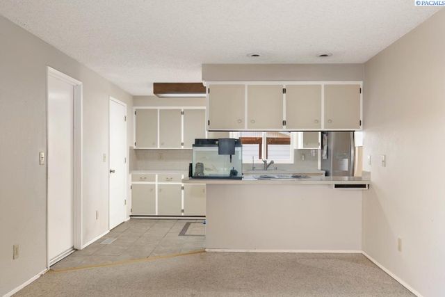 105 W 36th Pl, Kennewick, WA 99337