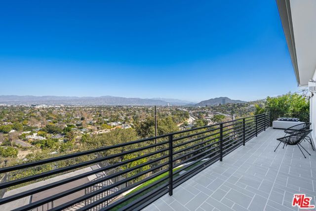 11725 Laurelwood Drive, Studio City (los Angeles), CA 91604