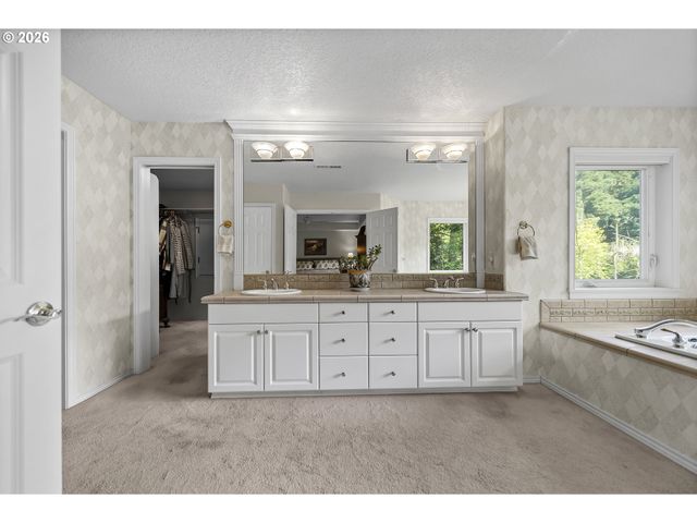 4296 Se AUGUSTA Loop, Gresham, OR 97080