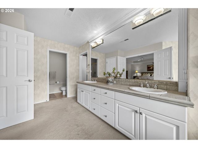 4296 Se AUGUSTA Loop, Gresham, OR 97080