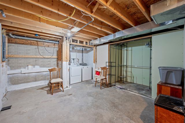 166 NW Maple Street, Elkhart, IA 50073