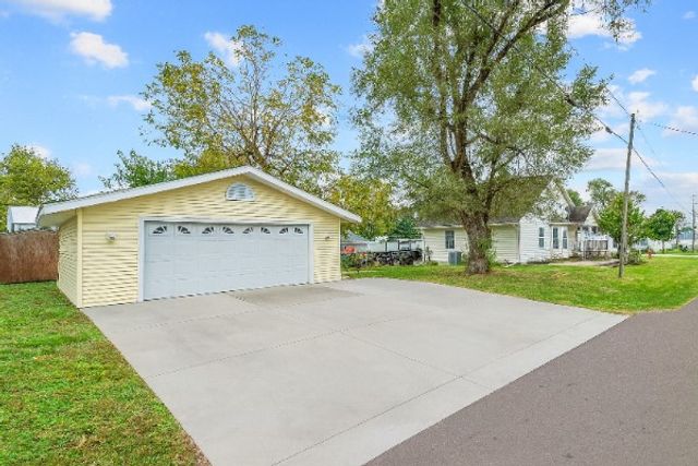 166 NW Maple Street, Elkhart, IA 50073