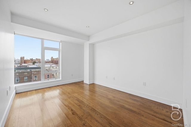 21-24 30th Avenue 4A, Astoria, NY 11102