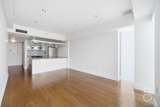 21-24 30th Avenue 4A, Astoria, NY 11102