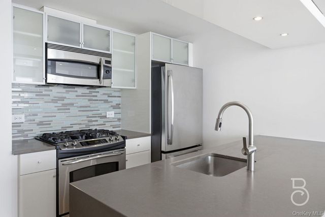 21-24 30th Avenue 4A, Astoria, NY 11102