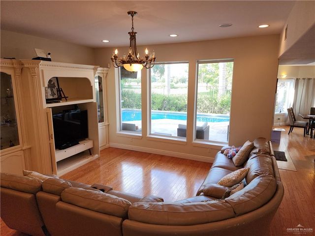 828 Rio Grande Avenue, Mission, TX 78572