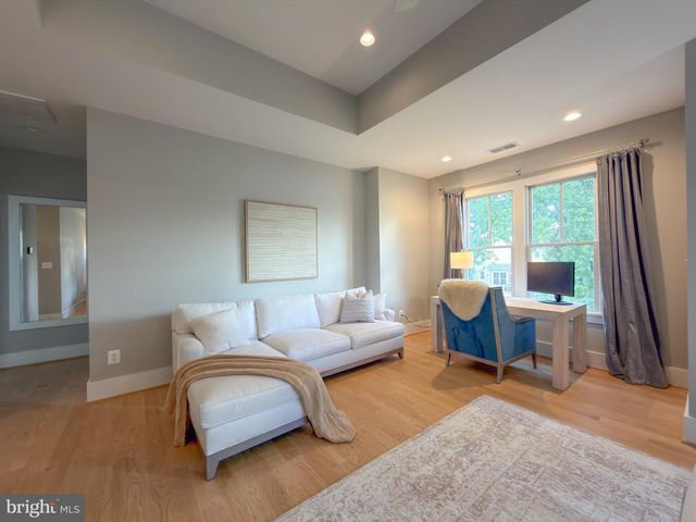 3011 19TH ST S, Arlington, VA 22204