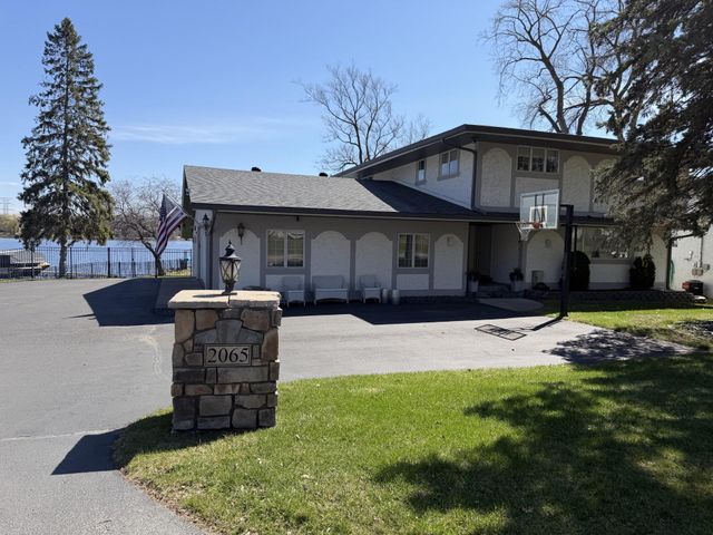 2065 Long Lake Road, New Brighton, MN 55112