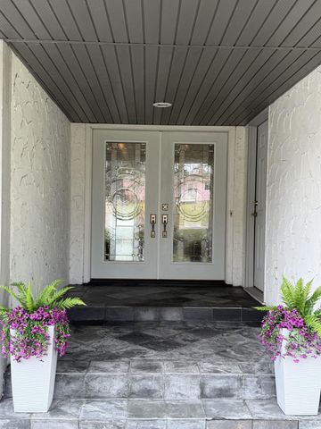 2065 Long Lake Road, New Brighton, MN 55112