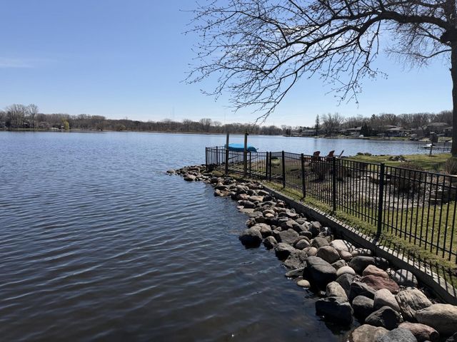 2065 Long Lake Road, New Brighton, MN 55112