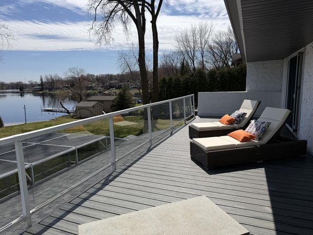 2065 Long Lake Road, New Brighton, MN 55112