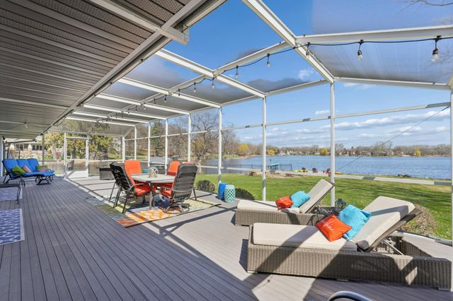 2065 Long Lake Road, New Brighton, MN 55112