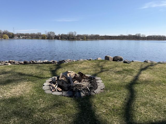 2065 Long Lake Road, New Brighton, MN 55112