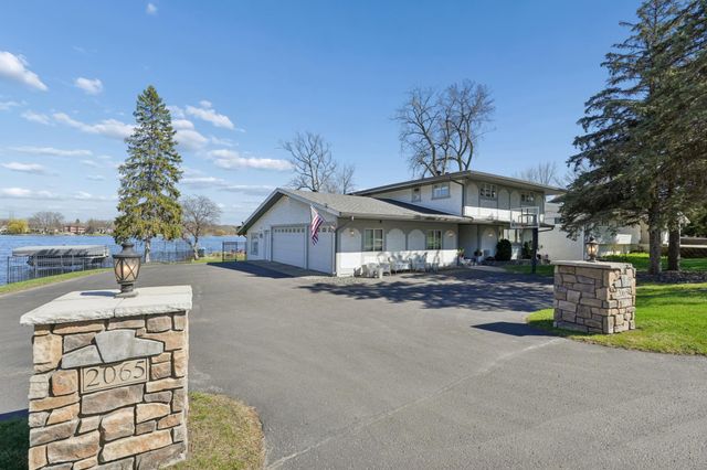 2065 Long Lake Road, New Brighton, MN 55112