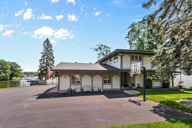 2065 Long Lake Road, New Brighton, MN 55112