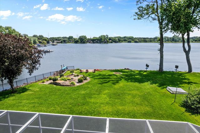 2065 Long Lake Road, New Brighton, MN 55112