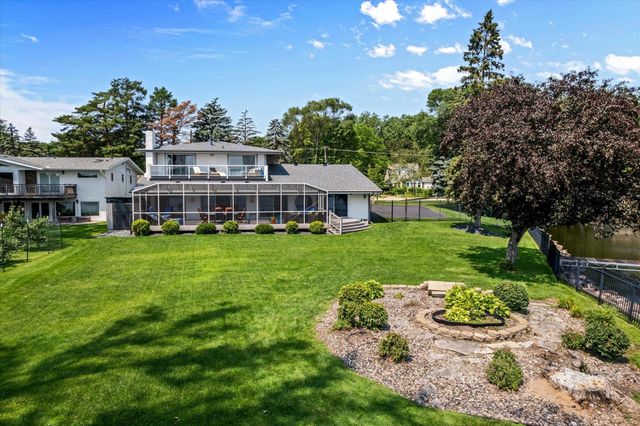 2065 Long Lake Road, New Brighton, MN 55112