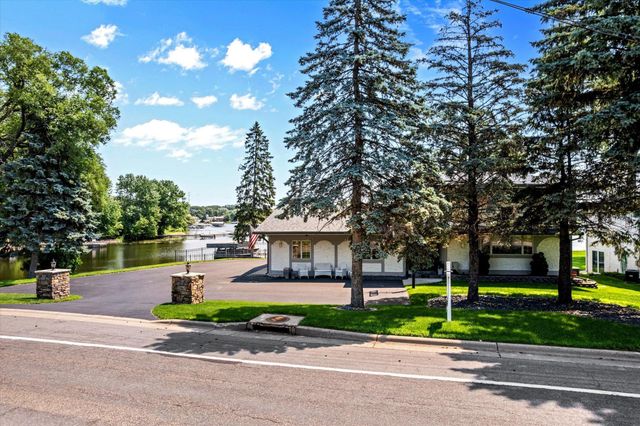 2065 Long Lake Road, New Brighton, MN 55112