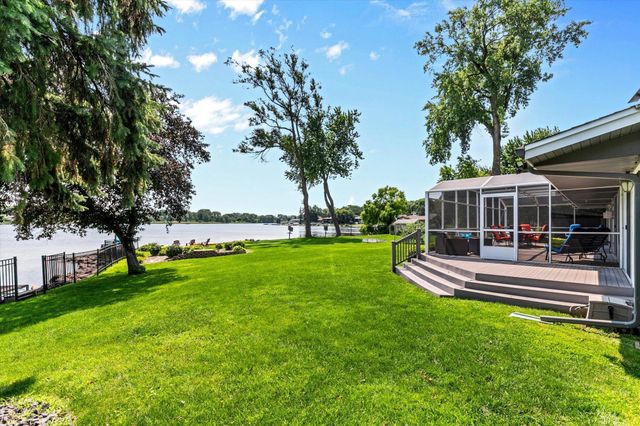 2065 Long Lake Road, New Brighton, MN 55112