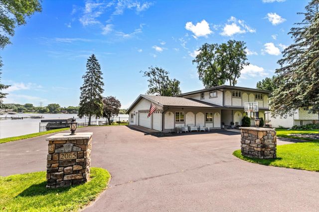2065 Long Lake Road, New Brighton, MN 55112