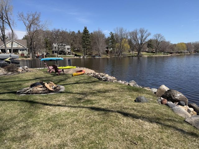 2065 Long Lake Road, New Brighton, MN 55112