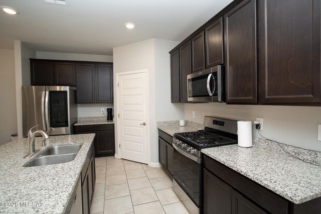 10032 N Smooth Agave Loop, Marana, AZ 85653