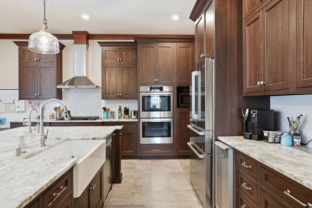 804 Shannon Drive, Crown Point, IN 46307