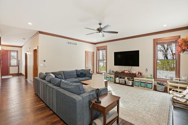 804 Shannon Drive, Crown Point, IN 46307