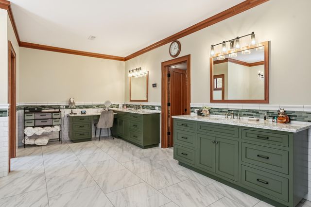 804 Shannon Drive, Crown Point, IN 46307