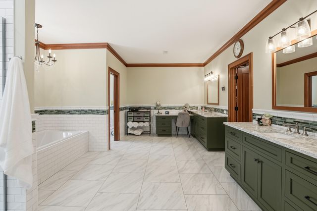 804 Shannon Drive, Crown Point, IN 46307