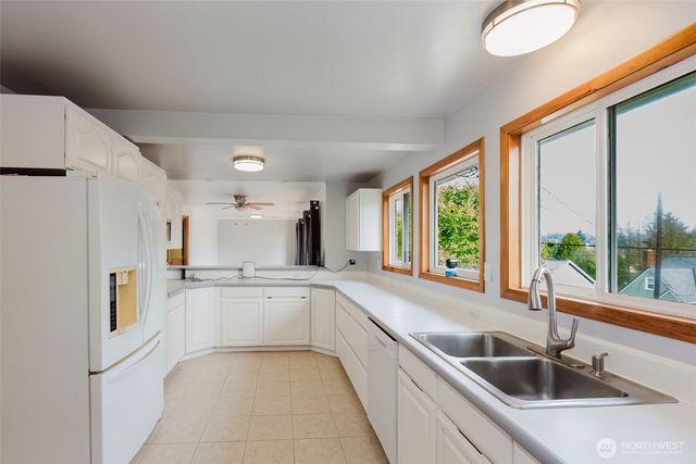 1925 N Callow Avenue, Bremerton, WA 98312